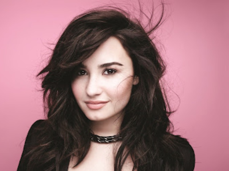 Những cô gái có khuôn mặt vuông, cằm chia hai thường có tính cách nhanh nhẹn, hoạt bát