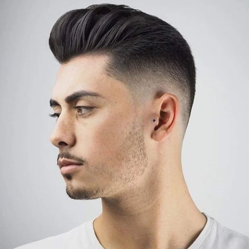 Kiểu tóc pompadour undercut mang lại vẻ ngoại hình đẹp trai và nam tính