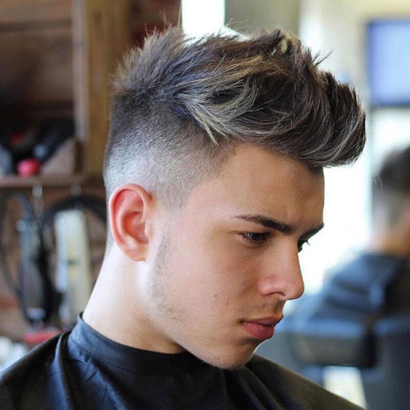 Kết hợp tóc vuốt chim ưng gọn gàng, dễ tạo kiểu