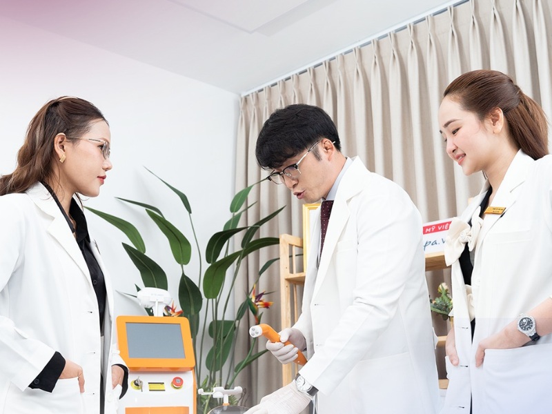 Viện thẩm mỹ Seoul Center tự hào sở hữu đội ngũ chuyên gia, bác sĩ thẩm mỹ có kinh nghiệm trong nghề