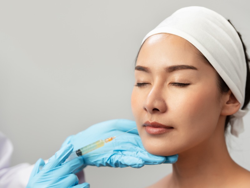Tiêm filler là phương pháp độn cằm nổi tiếng, đem lại nhiều ưu điểm vượt trội
