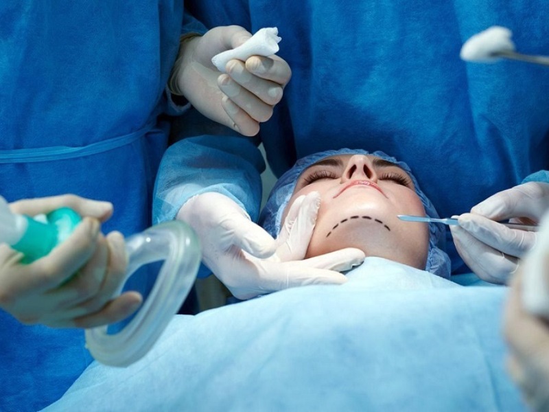 Độn cằm bằng sụn nhân tạo là lựa chọn thẩm mỹ được khá nhiều người yêu thích, lựa chọn