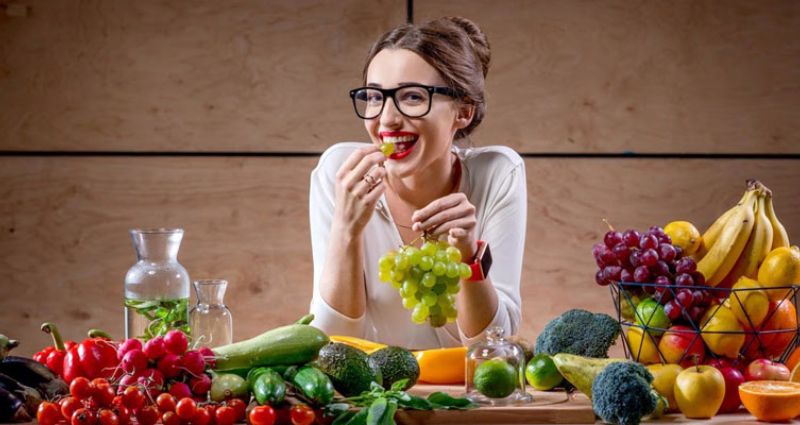 Ăn nhiều rau củ và trái cây để bổ sung dưỡng chất