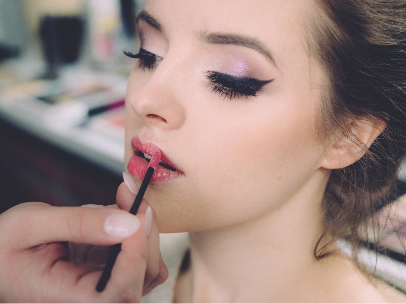 Các thành phần có trong son môi có thể tạo ra phản ứng tiêu cực với hoạt chất filler