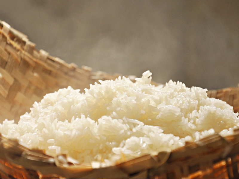 Ăn gạo nếp sau khi tiêm filler có thể khiến môi bị sưng tấy