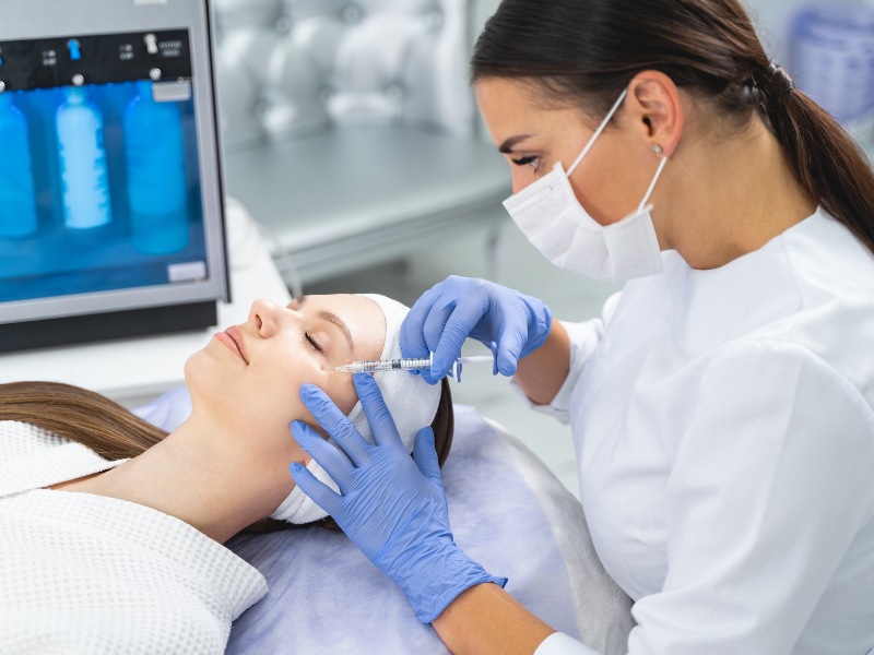 Tiêm filler mặt là dịch vụ làm đẹp phổ biến, được ưa chuộng tại các viện thẩm mỹ