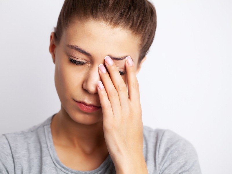 Sau khi tiêm filler kém chất lượng có thể bị đau nhức, khó chịu