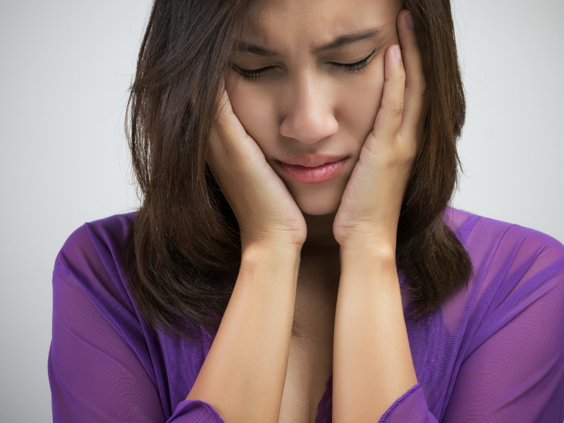 Biến chứng muộn sau khi tiêm filler gây đau nhức, khó chịu cho khách hàng