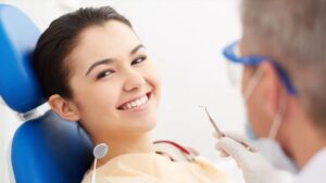 Trám răng cửa có đắt không? Quy trình thực hiện như thế nào?