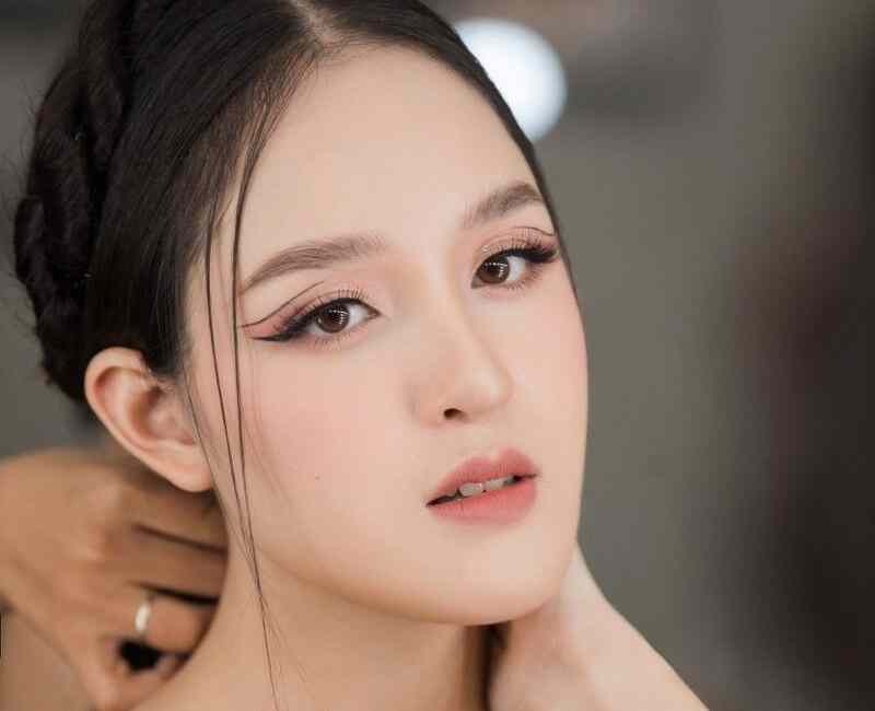 Nữ mặt móm được cho là ích kỷ, cứng đầu