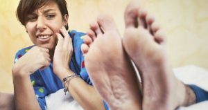 Có nhiều nguyên nhân dẫn đến bệnh hôi chân