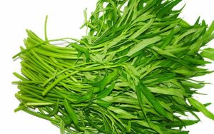 Rau muống có thể khiến cho môi bị loang lổ không đều màu khi vùng xăm chưa lành