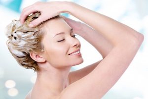 Sử dụng vitamin B1 cùng với dầu gội đầu sẽ giúp tóc mau dài