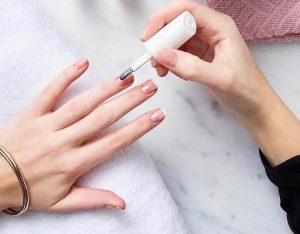 Sơn móng tay sẽ nhanh khô nếu tiếp xúc với ánh sáng mặt trời