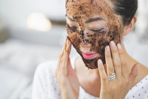 Tẩy tế bào chết da mặt bằng bã cà phê rất được ưa chuộng