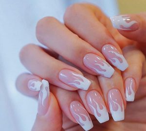 Mẫu nail dạng băng lửa trong suốt đẹp và lạ mắt