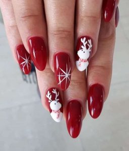 Mẫu nail Noel hình tuần lộc kết hợp bông tuyết dễ thương