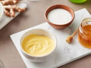 Tắm trắng với sữa mẹ và bột nghệ