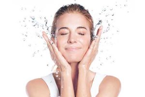 Làm sạch da vô cùng quan trọng trong 15 cách làm đẹp da mặt