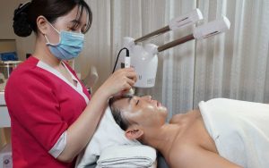 Làm nghề chăm sóc da ở các spa thường không yêu cầu bằng cấp 3