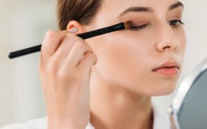 Xác định các vị trí đánh phấn mắt sẽ giúp việc trang điểm dễ dàng hơn