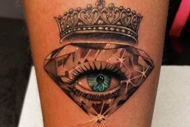 Hình tattoo kim cương với con mắt và vương miện đầy độc đáo