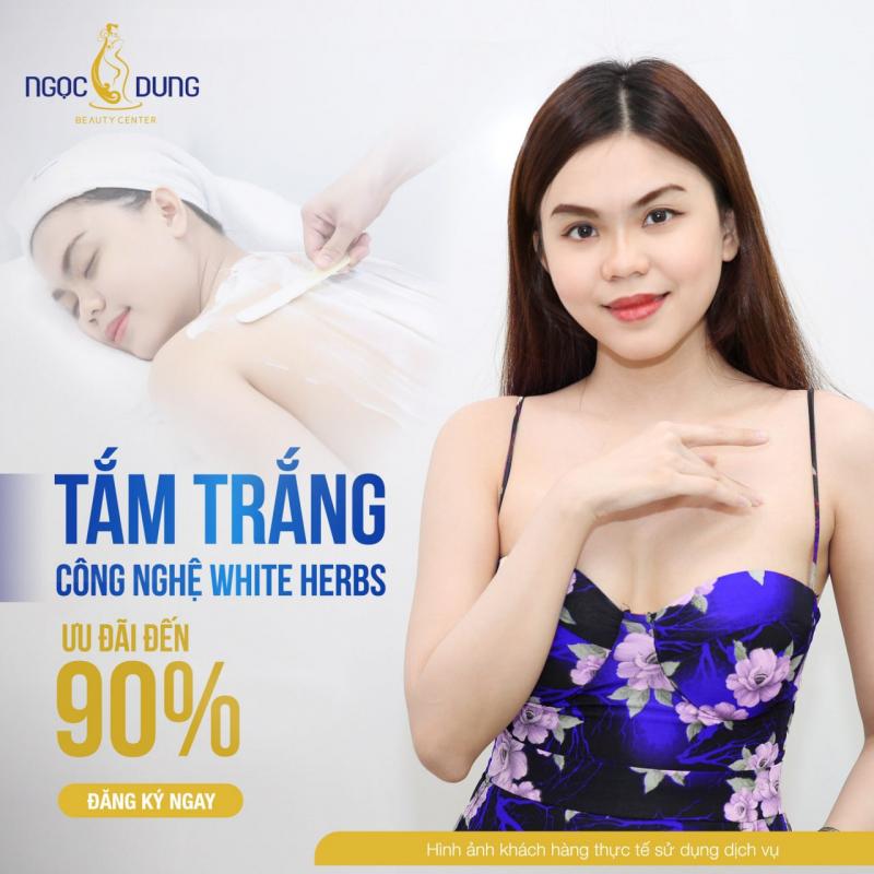 Góc decor spa tắm trắng tinh tế với tone trắng chủ đạo và ánh sáng dịu nhẹ