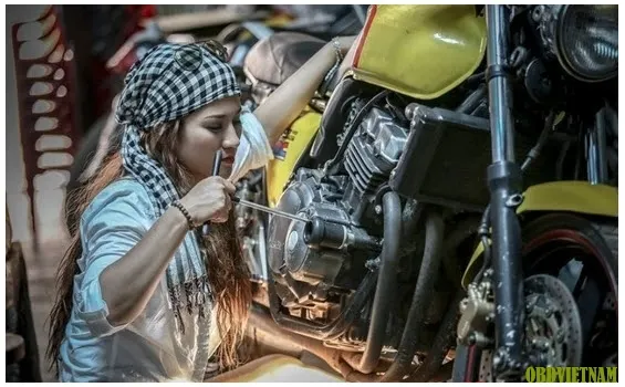 Vì sao cần hiểu đúng về học nghề ô tô có phù hợp với nữ không?