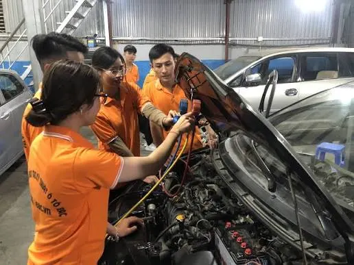Học nghề ô tô có phù hợp với nữ không phù hợp với ai?