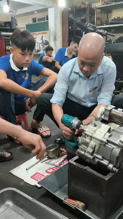 Vì sao sửa xe máy là lựa chọn phù hợp cho học sinh lớp 9?