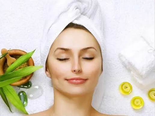 Thói quen hàng ngày nào giúp da đẹp tự nhiên?