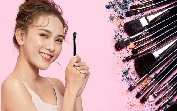 Nên chọn lông tự nhiên hay lông nhân tạo?