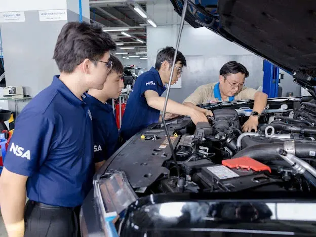 Vì sao cần hiểu đúng về kỹ thuật viên ô tô chính hãng cần điều kiện gì?
