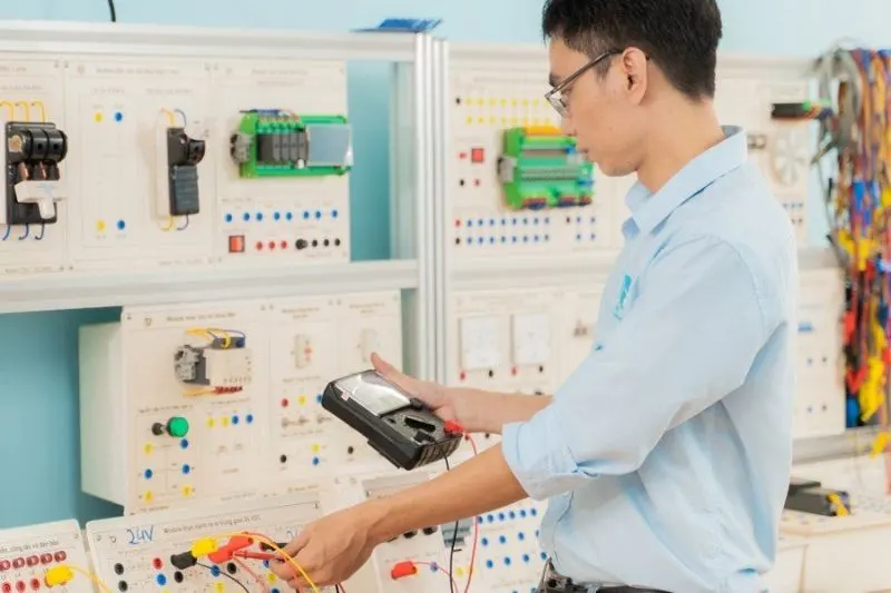 Vì sao cần hiểu đúng về thợ điện lạnh lương bao nhiêu mỗi tháng?