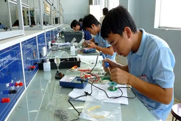 Vì sao cần hiểu đúng về học nghề điện lạnh là gì?