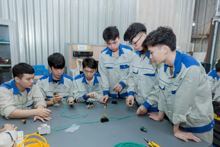 Học lắp đặt và bảo trì máy lạnh cần gì phù hợp với ai?