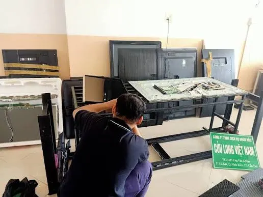Có nên chọn học điện tử dân dụng sửa tivi, loa, ampli chỉ vì thu nhập?
