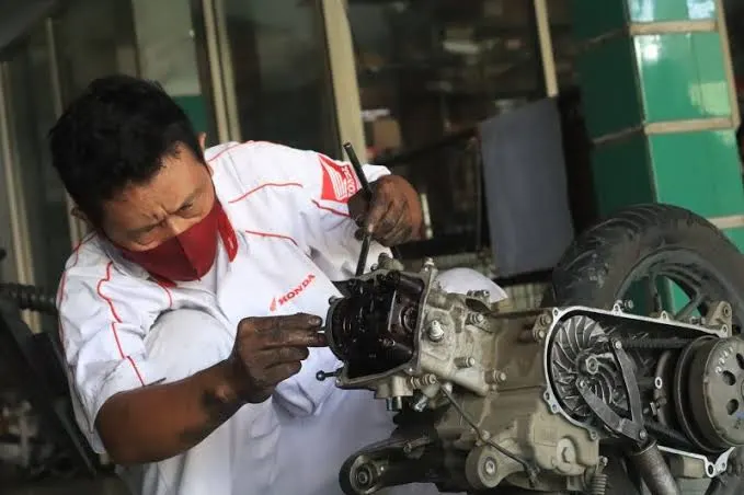 Học sửa xe máy có những ưu điểm và thách thức gì?