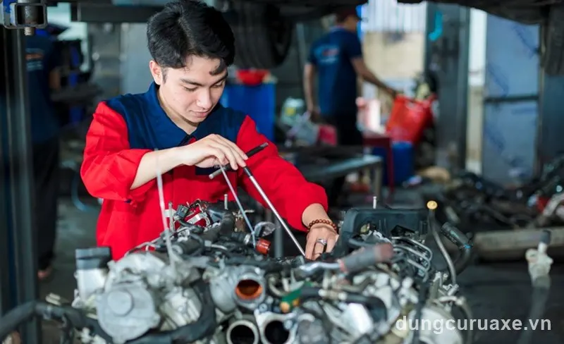 Thợ sửa ô tô lương bao nhiêu 1 tháng phù hợp với ai?