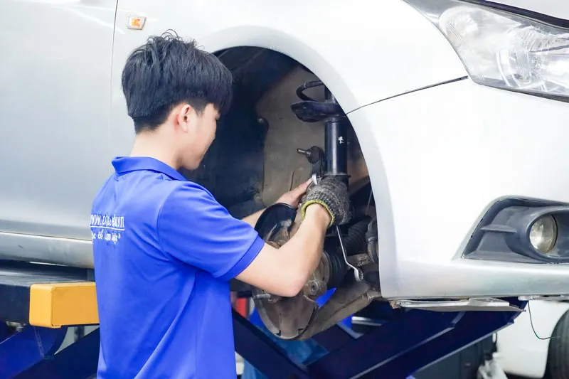 Có nên chọn thợ sửa ô tô lương bao nhiêu 1 tháng chỉ vì thu nhập?
