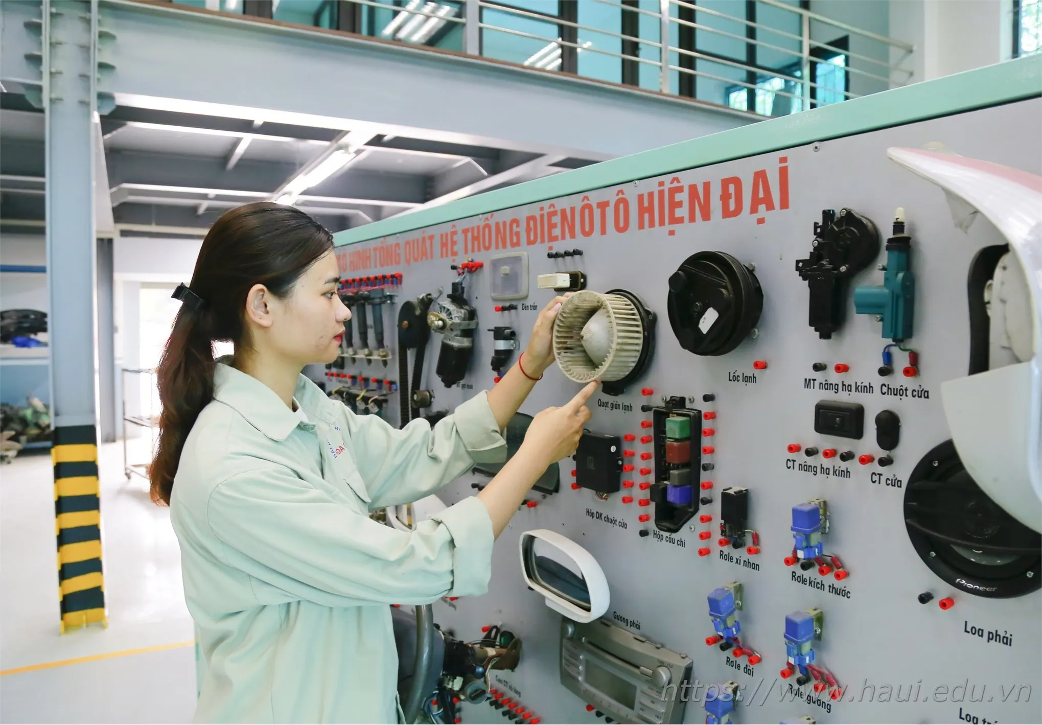 Có nên chọn học nghề ô tô có phù hợp với nữ không chỉ vì thu nhập?