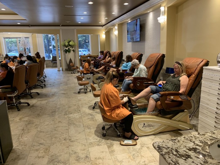 Mẫu ghế làm nail Venice khá cao cấp