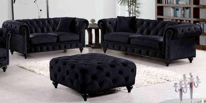 Sofa văng màu đen tựa lưng thấp dành cho những spa có diện tích không được rộng lớn