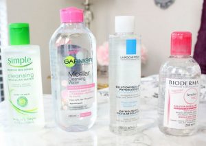 Có 2 loại sản phẩm tẩy trang chính là dạng nước và dạng dầu