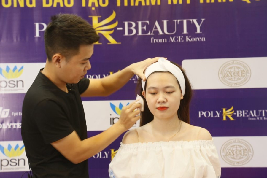 Trang điểm là một trong những khóa học lớn tại Poly Beauty