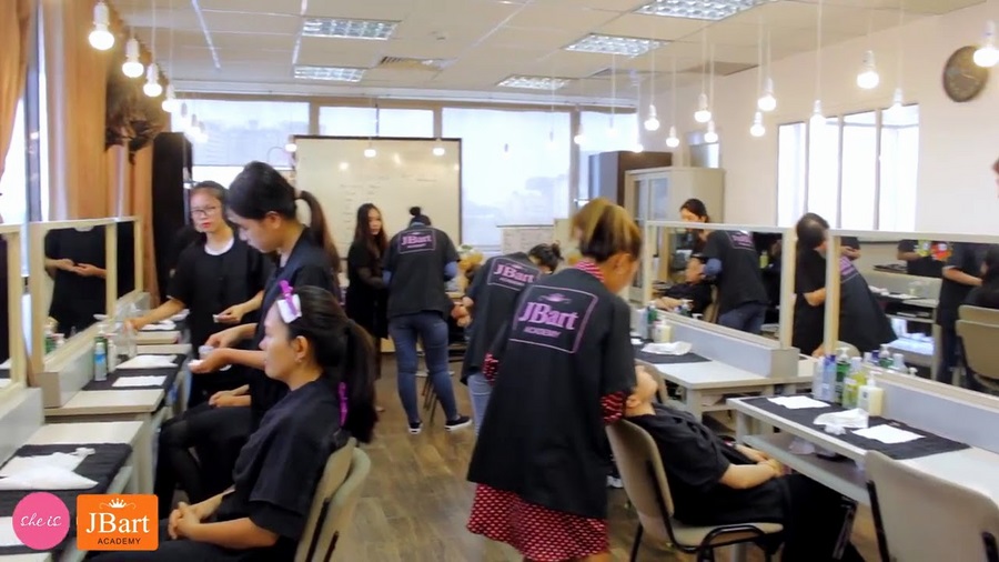 JB Art Academy đáp án cho thắc mắc học nghề make up ở đâu chi phí rẻ