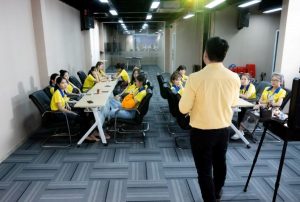 Một người thầy giỏi biết cách truyền đạt kiến thức một cách hiệu quả