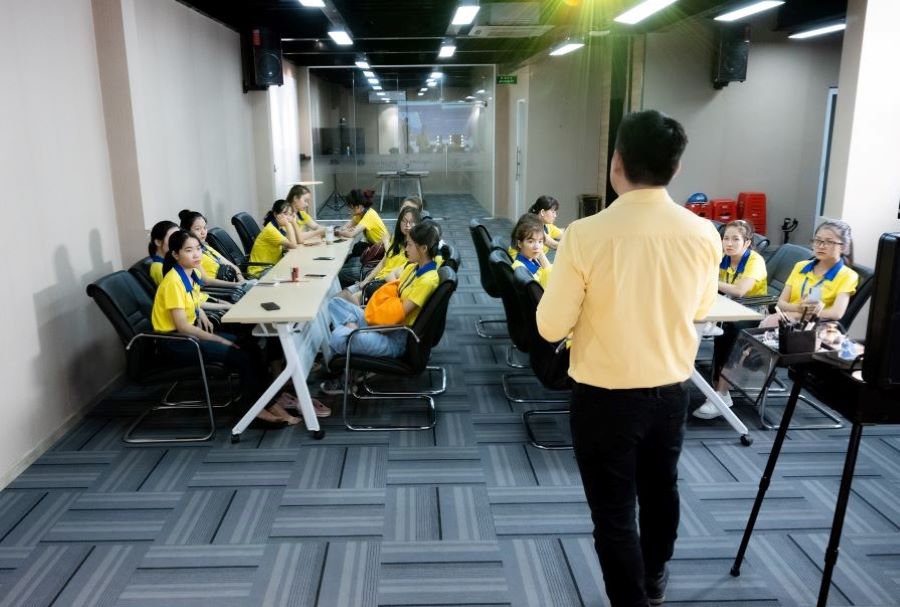 Một người thầy giỏi biết cách truyền đạt kiến thức một cách hiệu quả