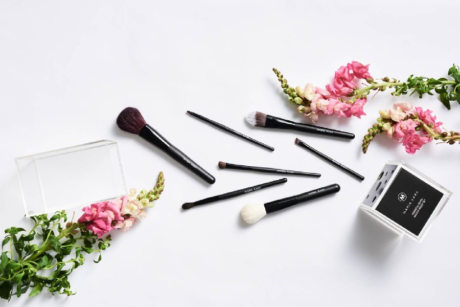 Dụng cụ trang điểm được cung cấp đầy đủ