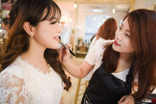 Thời gian học trang điểm cô dâu chuyên nghiệp sẽ tùy vào khóa học mà học viên đăng ký